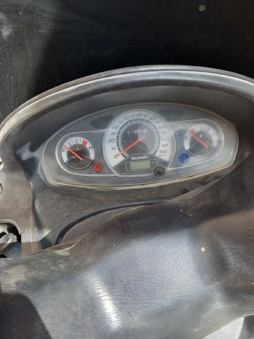 Vând-dezmembrez Suzuki burgman motor 200