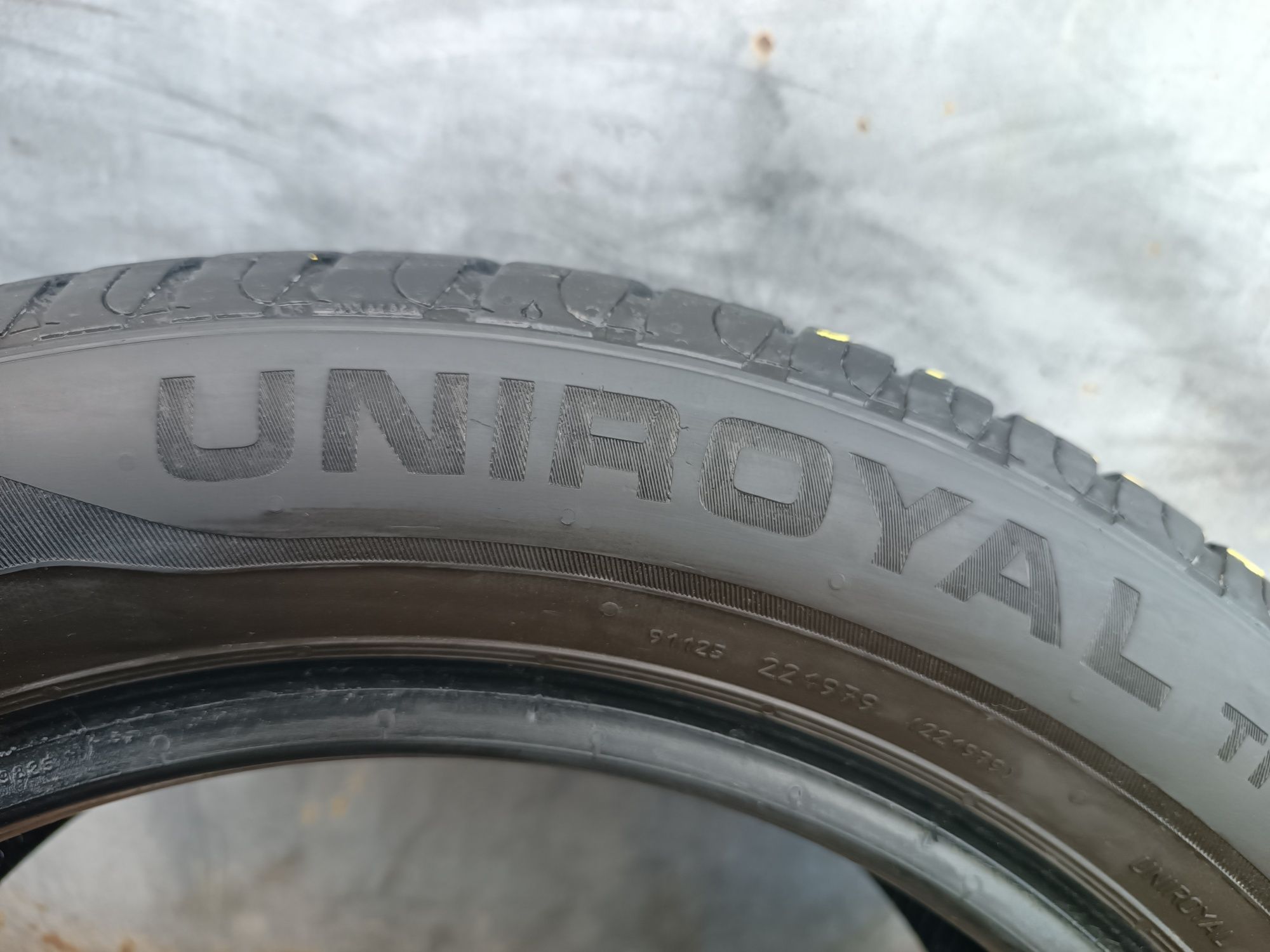 205/55/16 Uniroyal