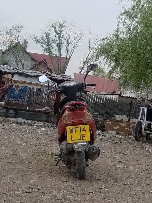Vând scuter în 4 timpi