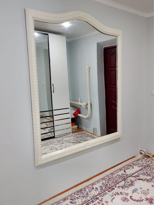 Большое настенное зеркало