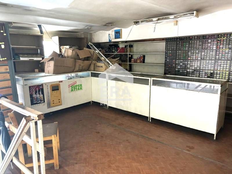 Магазин на три етажа за продажба, в обновена сграда Паметник на култур