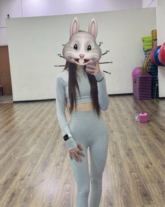 Спортивный костюм бесшовный с пушап эффектом