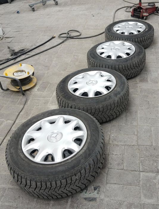 Продам комплект шин с дисками 15р