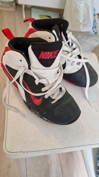 Маратонки Nike  38.5