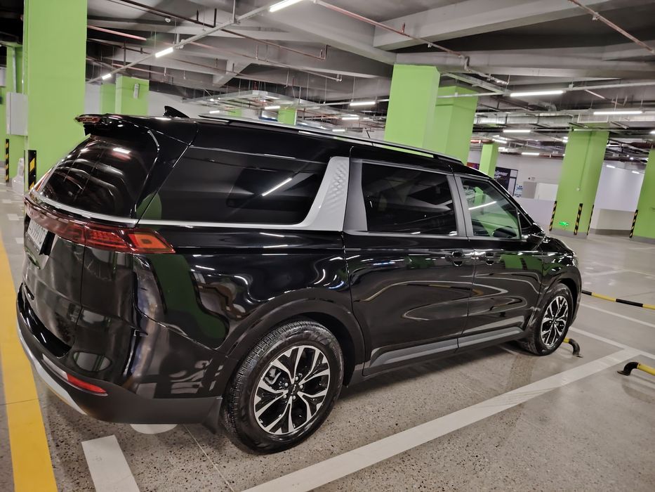 KIA Carnival 2023 y