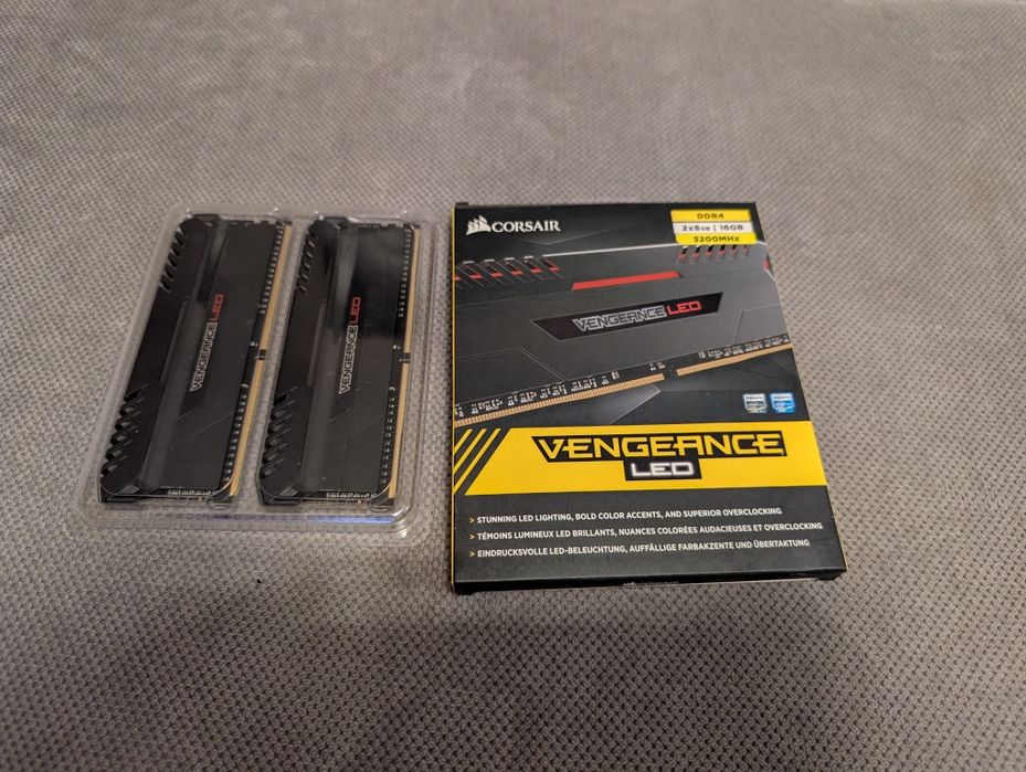 16GB РАМ памет Corsair Vengeance - DDR4, 2x8GB, 3200MHz, 16-18-18-36