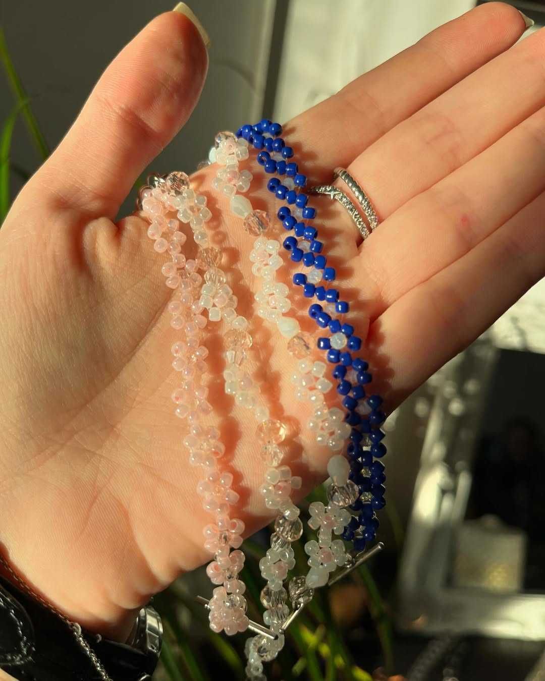 Bratari, lantisoare, brelocuri din perle Handmade.