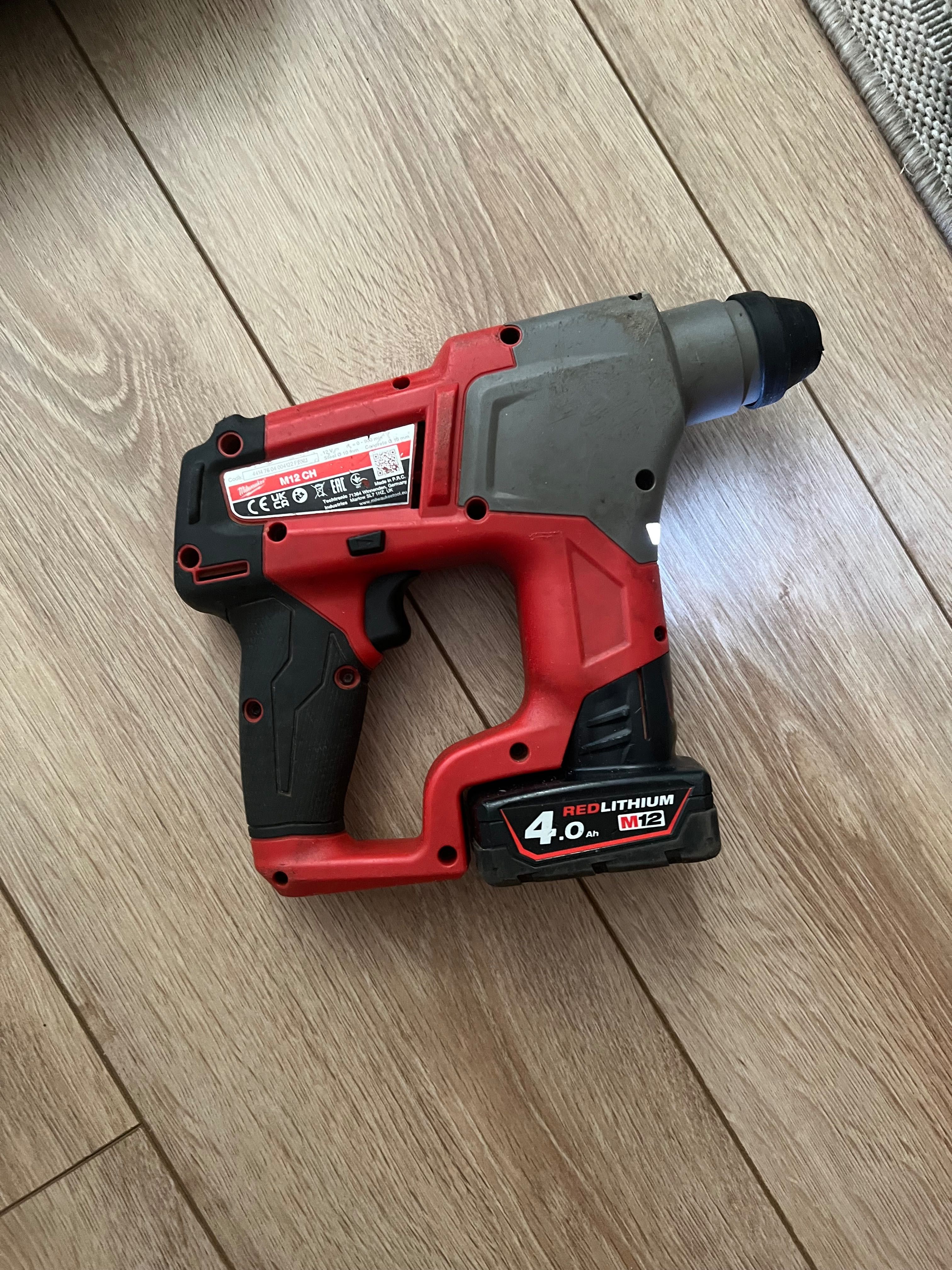 Акумулаторен безчетков перфоратор Milwaukee Fuel M12 CH-