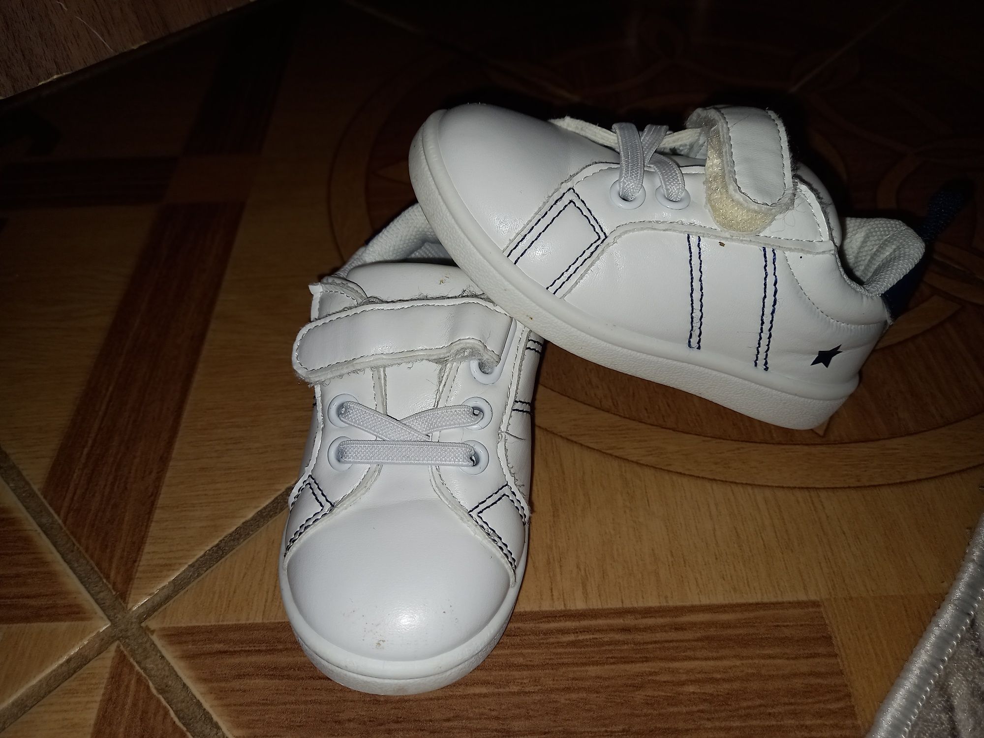 Adidas bebe mărimea 23