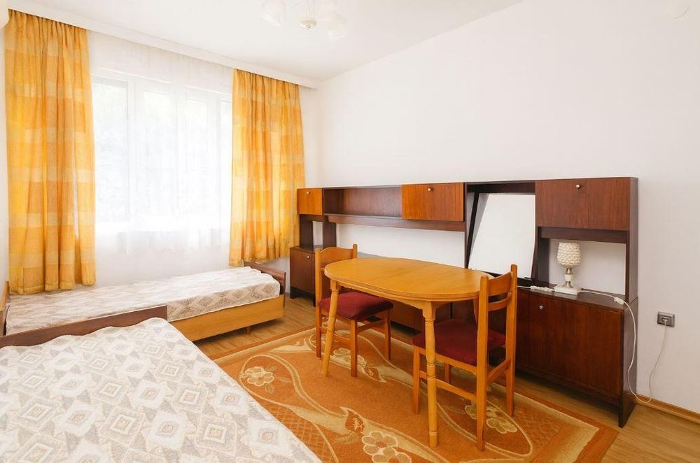 Дава се под наем Тристаен апартамент в Варна, Общината - 75 кв.м за 400 € - Снимка #2