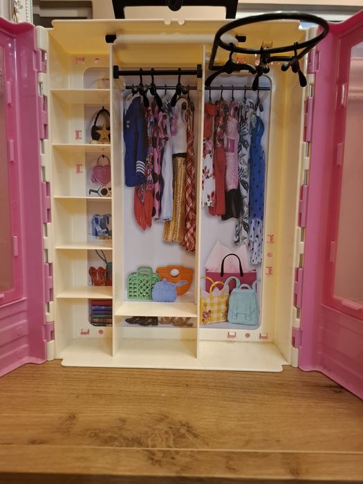 Dulap Barbie pentru fete