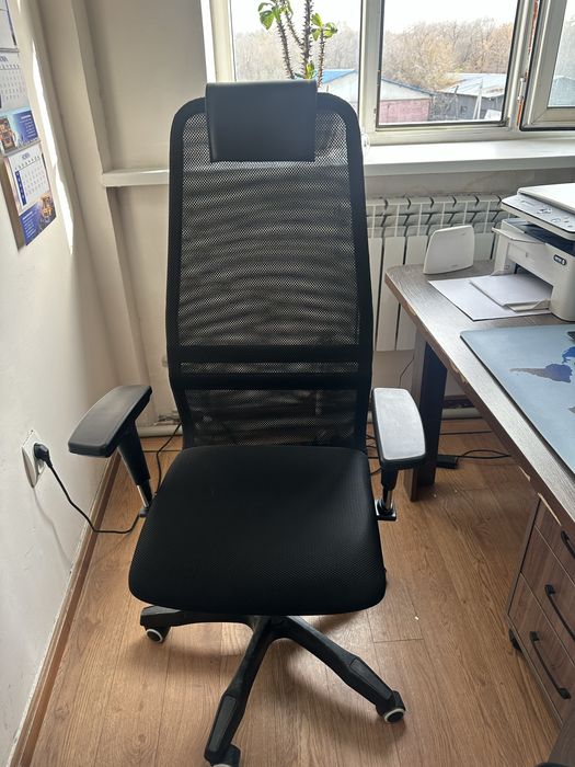 Офисное кресло продается в хорошем состоянии почти новое
