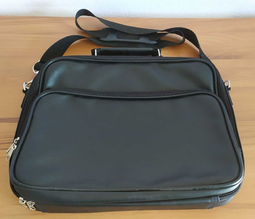 Чанта за лаптоп от еко кожа