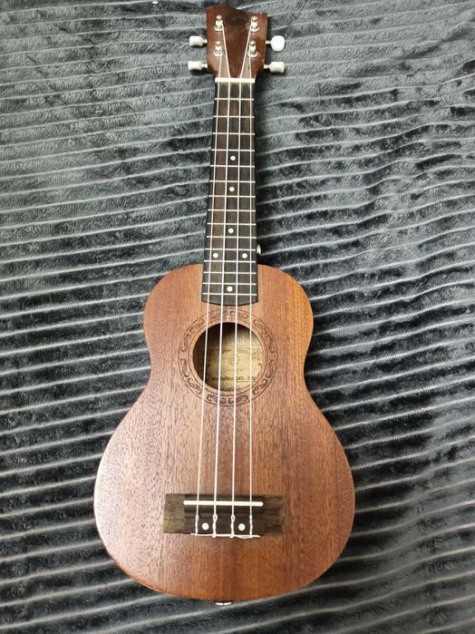 Укулеле концерт,б/у