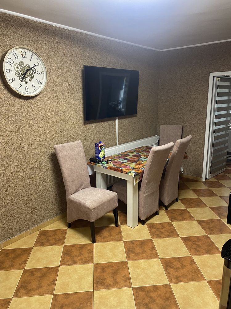 Vand schimb/apartament cu 2 camere cu casa