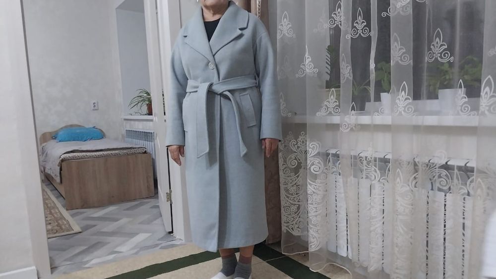 Демисезонное пальто.