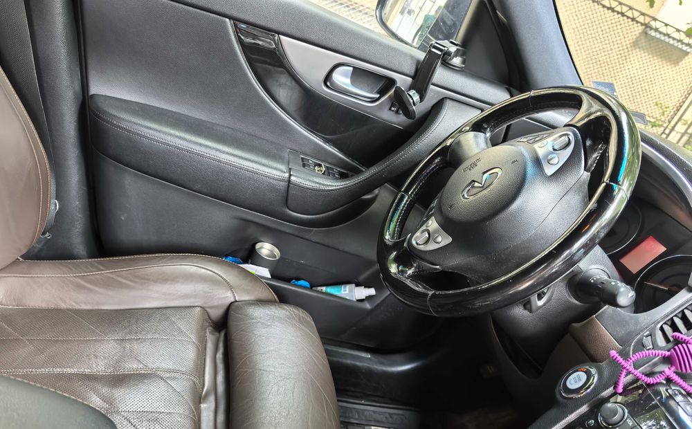 ЛЕК АВТОМОБИЛ Infiniti FX30 D - 2012 година.,