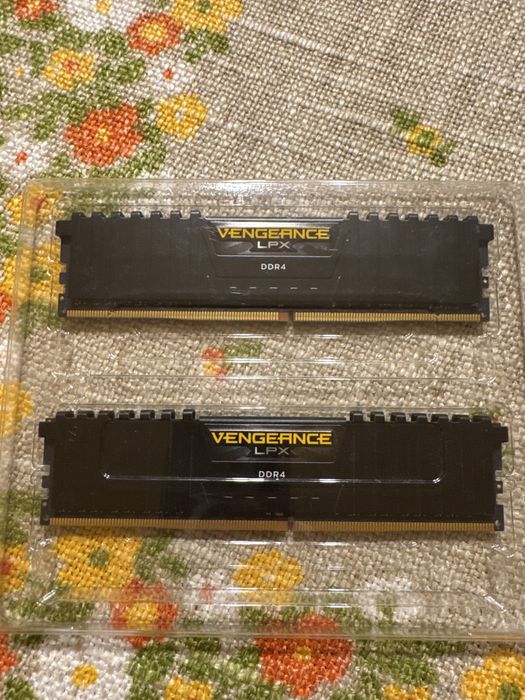RAM памет Corsair Vengeance LPX DDR4 16G (2x8G kit)