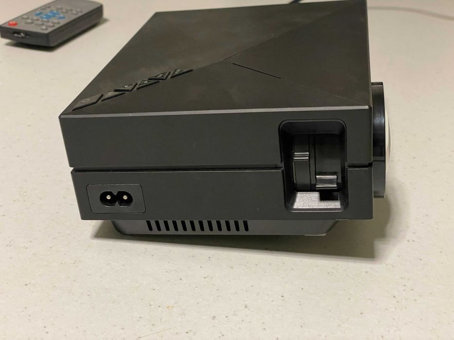 Малък лед проектор