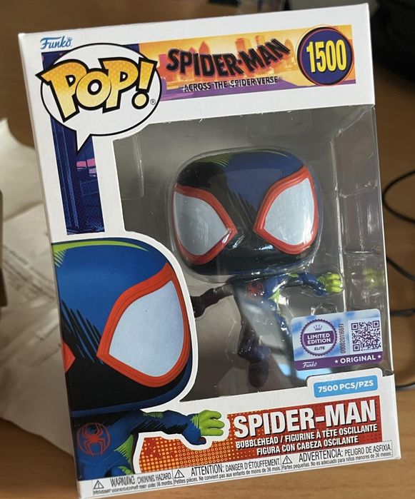 Funko pop Spider-Man and Spider-Gwen