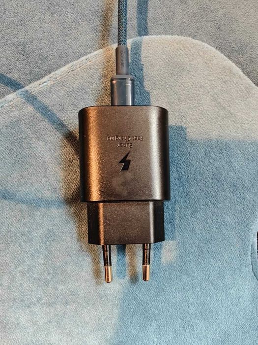 Samsung S24 Graphite - 8GB / 256GB - 5 cicluri incarcare + Accesorii