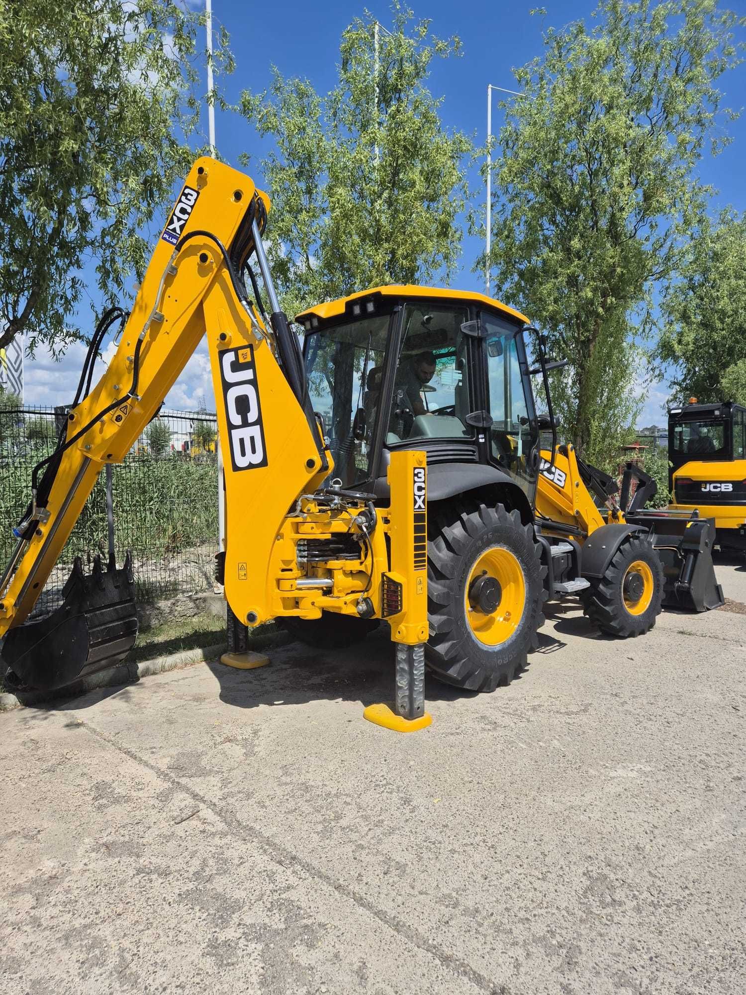 Inchiriez Excavator, Buldoexcavator si camion