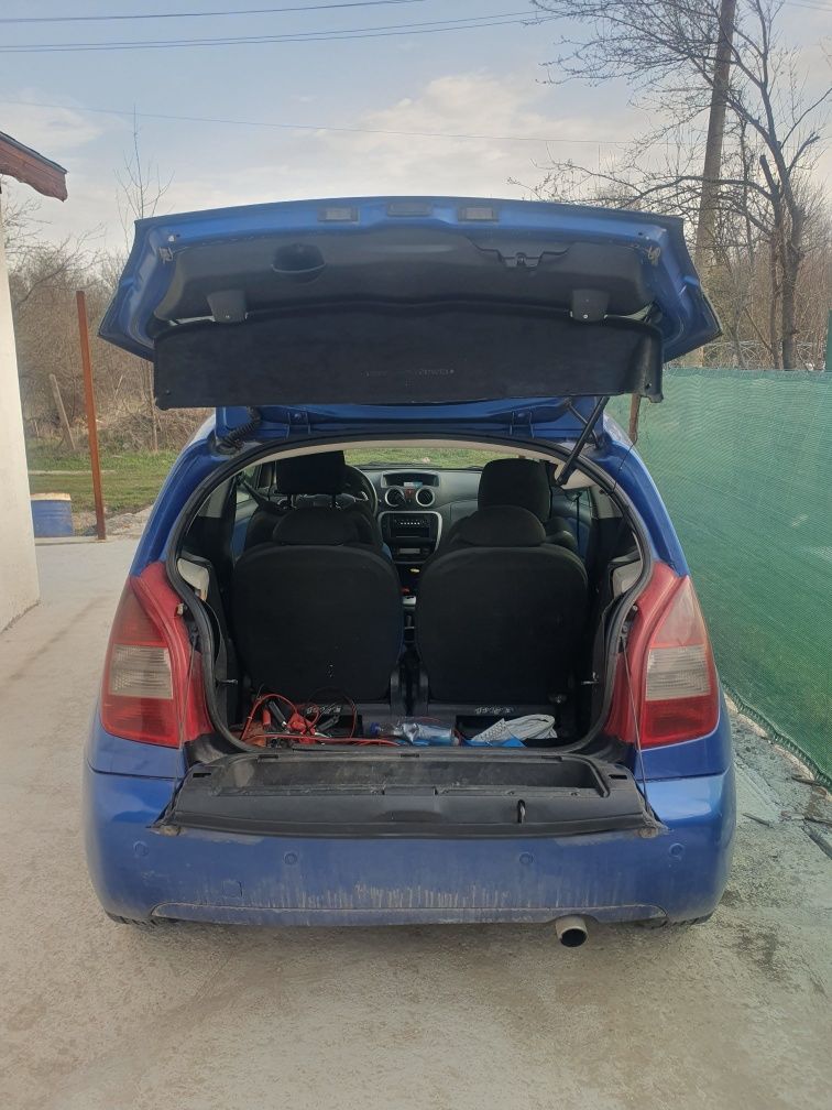 Продавам Ситроен С2