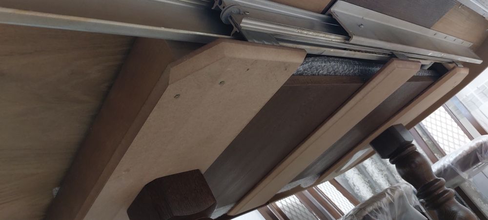 Продаётся стол для дома, гостинной,