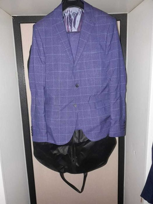 Продам мужской костюм тройка синего цвета