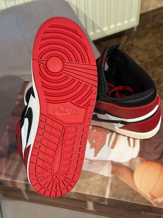Nike Air Jordan Retro 1 High Black Toe 43