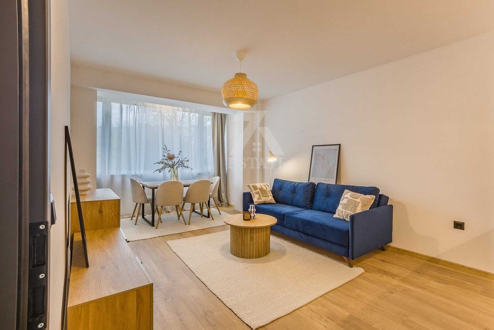 Продава се луксозен, 2- стаен апартамент в ж. кв. Младост 1