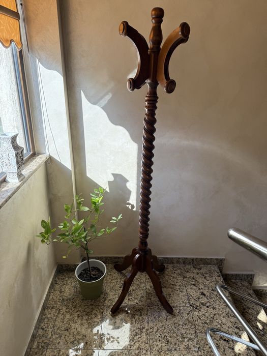 Cuier din lemn masiv