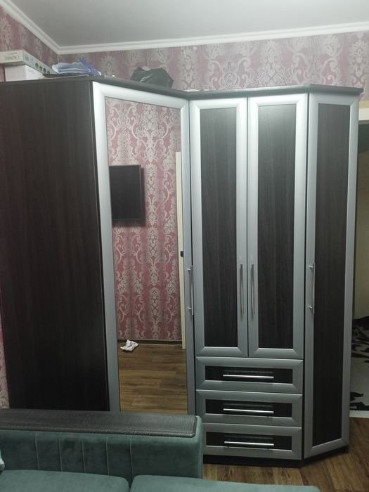 Угловой шкаф б/у
