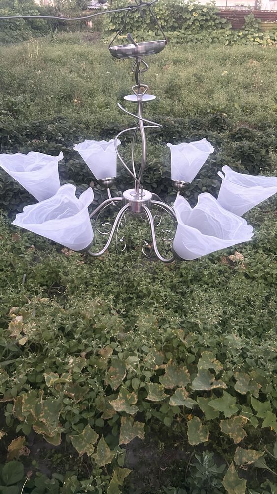 Продам люстру
