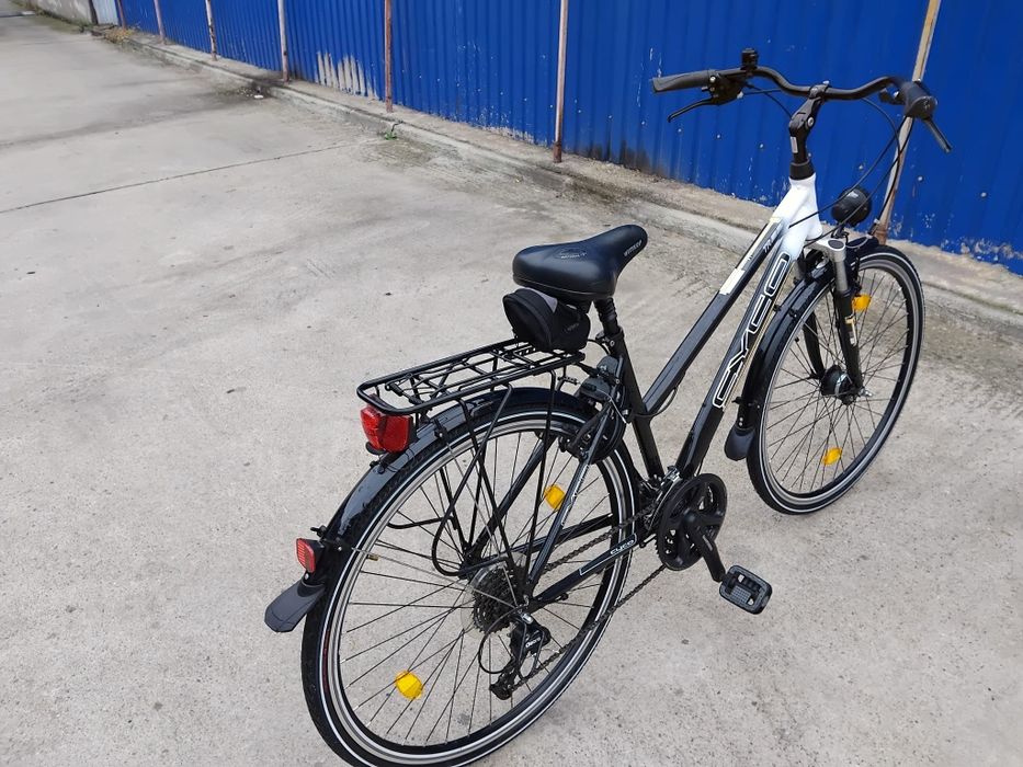 Vând bicicleta din aluminiu pentru damă