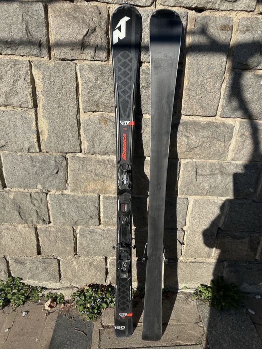 Продавам ски  nordica и ellan