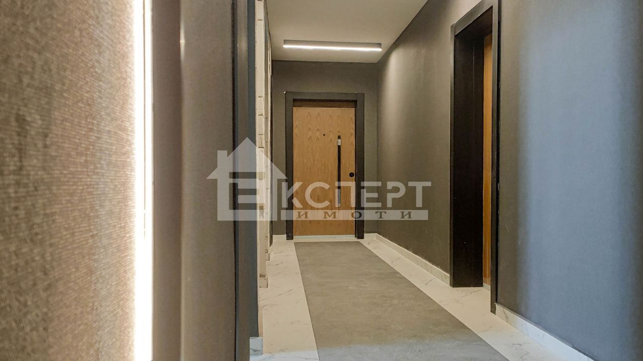 Продава се Тристаен апартамент в Пловдив, Христо Смирненски - 135 кв.м за 1149 €/кв.м - Снимка #3