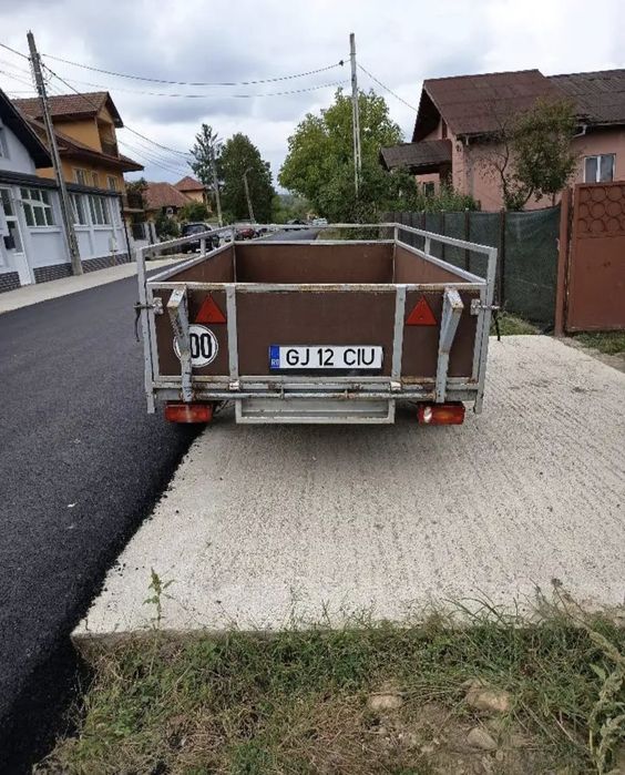Remorca pe două axe