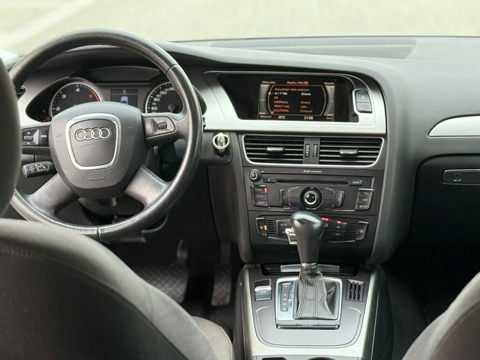 Audi A4 B8  2.0 143 ch