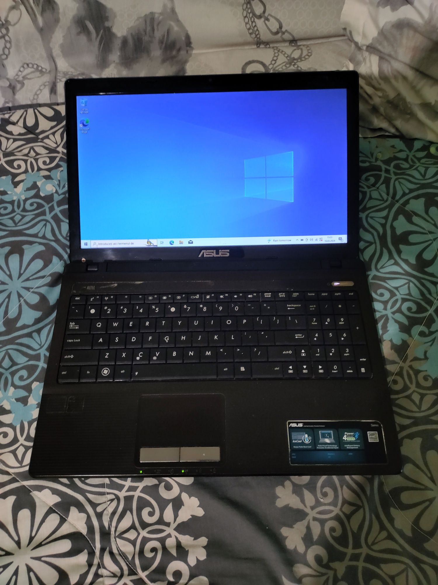 Laptop la preț de Tableta!!!250 de lei cu încărcător original