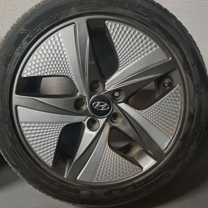 Оригинални джанти за Хюндай 17" с гуми и датчици