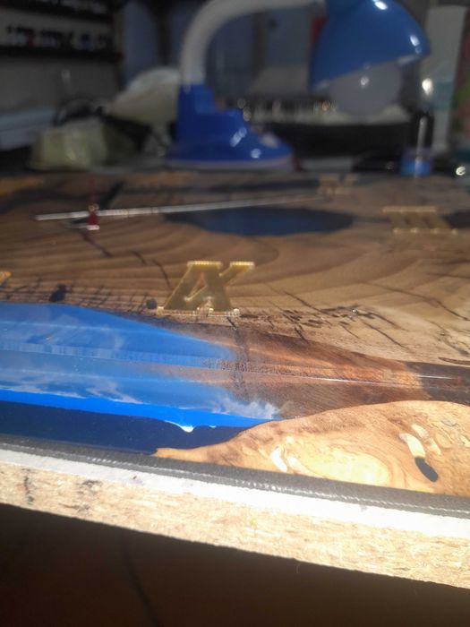 Мебель ручной работы с эпокситной смолой под любой заказ