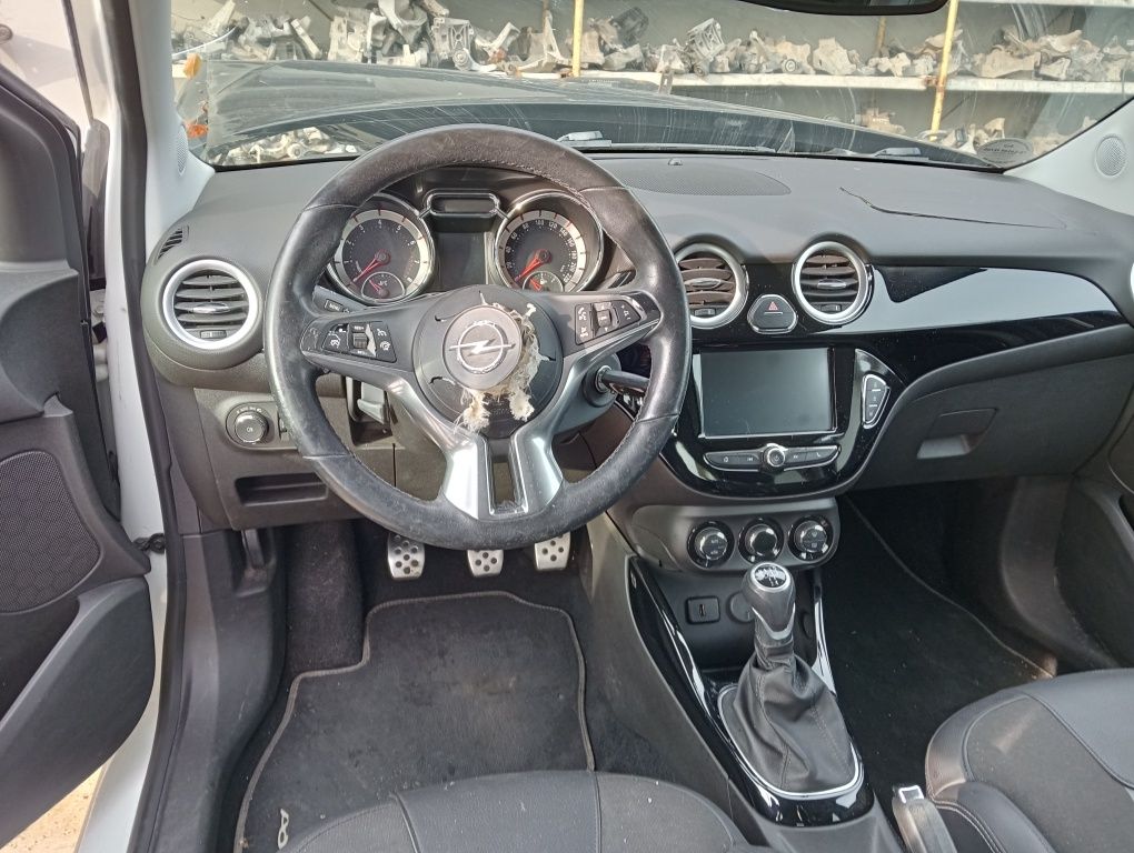 Dezmembrez Opel Adam cod motor A12XEL