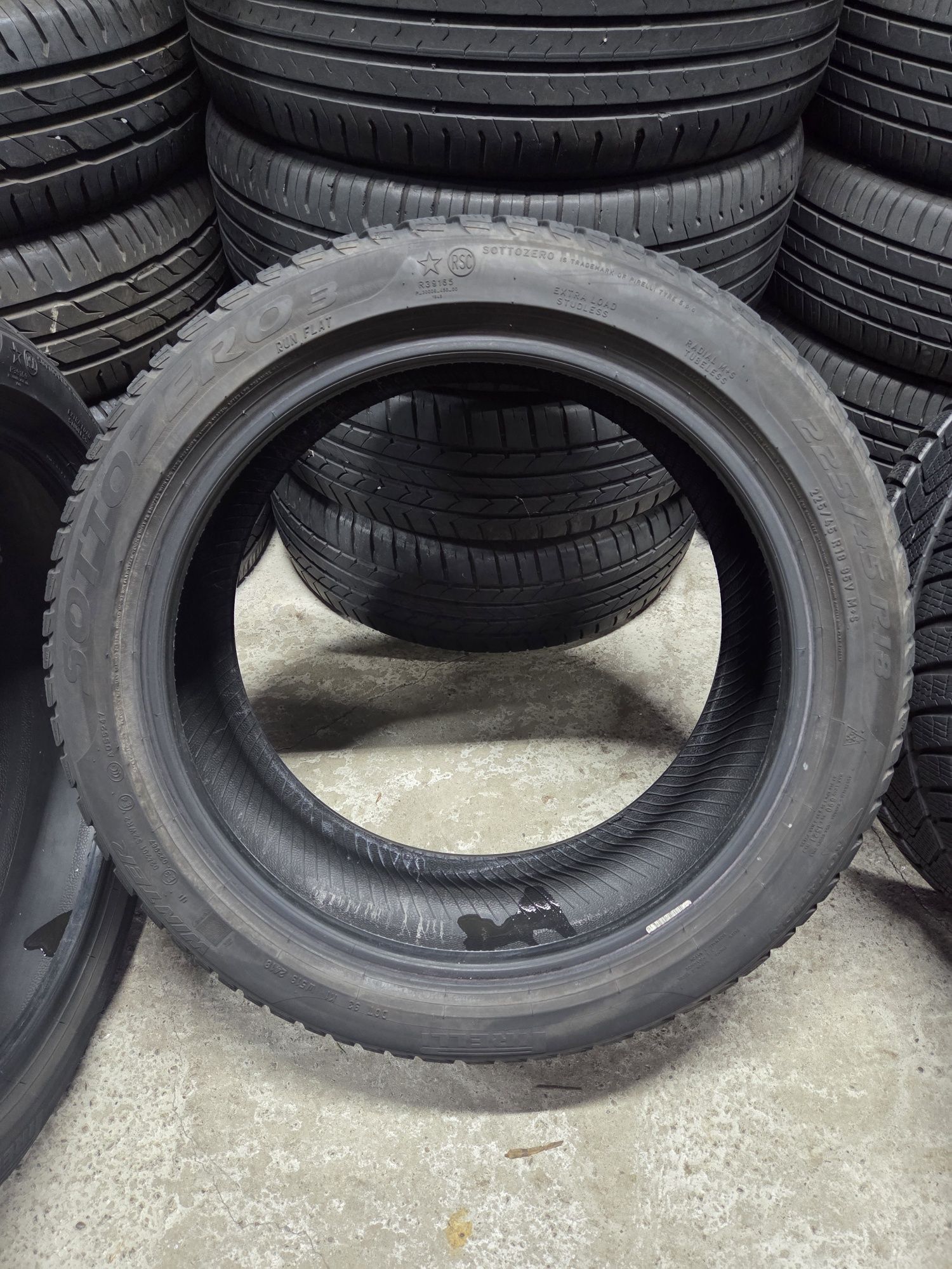 Set 4 anvelope SH iarna BMW Pirelli 225/45/18 cu 255/40/18 Run Flat