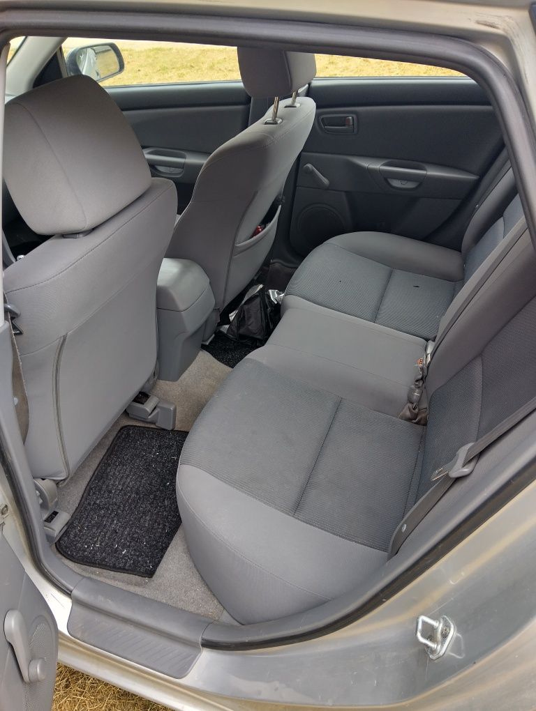 Продавам Mazda 3