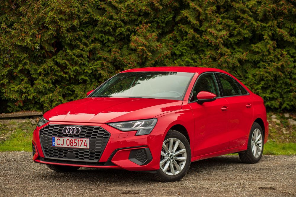 Audi A3 rosu, stare impecabila.
