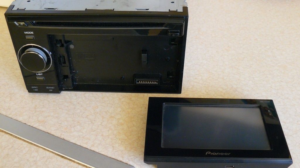 Pioneer AVIC-F320BT 2din.