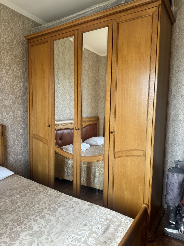 Беларусская спальный гарнитур + комод с зеркалой