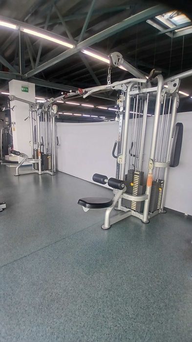 Aparate sala fitness complecta echipamente profesionale premium