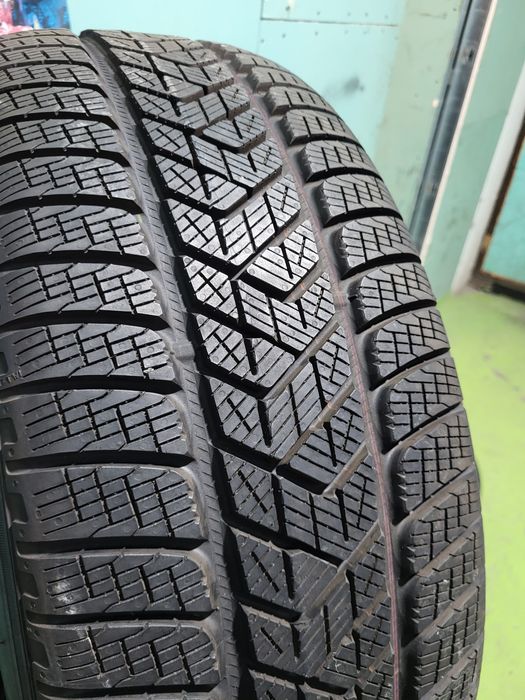 4 бр зимни 235/60/18 Pirelli